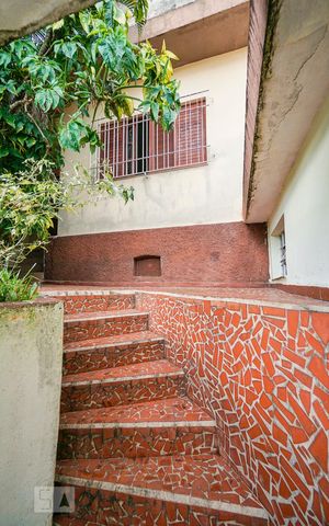 Casa à venda com 170m², 3 quartos e 2 vagas Casa à venda com 170m², 3 quartos e 2 vagasEntrada