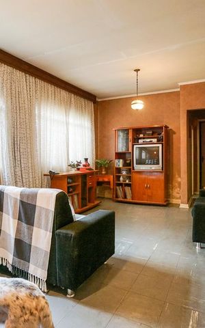 Casa à venda com 170m², 3 quartos e 2 vagas Casa à venda com 170m², 3 quartos e 2 vagasSala
