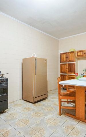 Casa à venda com 170m², 3 quartos e 2 vagas Casa à venda com 170m², 3 quartos e 2 vagasCozinha