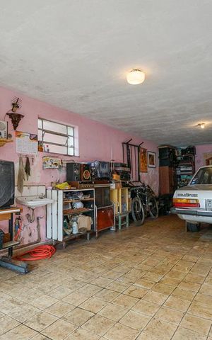 Casa à venda com 170m², 3 quartos e 2 vagas Casa à venda com 170m², 3 quartos e 2 vagasGaragem