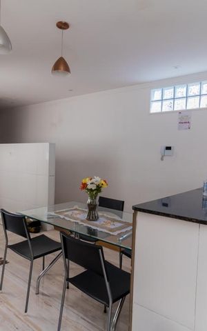 Casa à venda com 220m², 2 quartos e 5 vagas Casa à venda com 220m², 2 quartos e 5 vagasCozinha