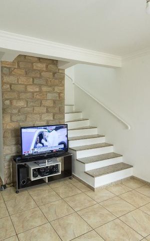 Casa à venda com 202m², 3 quartos e 2 vagas Casa à venda com 202m², 3 quartos e 2 vagasSala