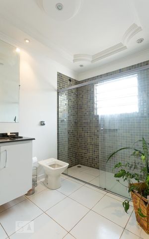 Casa à venda com 202m², 3 quartos e 2 vagas Casa à venda com 202m², 3 quartos e 2 vagasBanheiro da Suíte