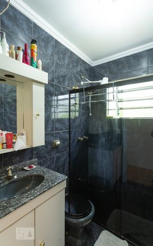 Casa à venda com 202m², 3 quartos e 2 vagas Casa à venda com 202m², 3 quartos e 2 vagasBanheiro