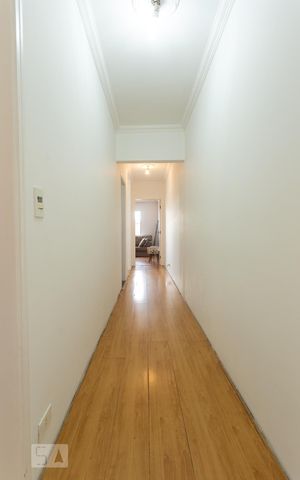 Casa à venda com 202m², 3 quartos e 2 vagas Casa à venda com 202m², 3 quartos e 2 vagasCorredor