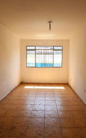 Casa à venda com 60m², 2 quartos e 2 vagasSala