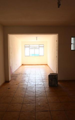 Casa à venda com 60m², 2 quartos e 2 vagasSala