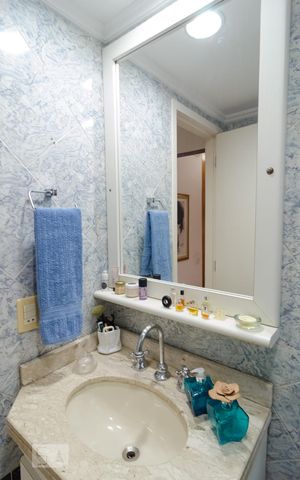 Apartamento à venda com 174m², 3 quartos e 3 vagasBanheiro da Suíte