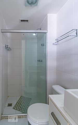 Apartamento à venda com 72m², 2 quartos e 1 vaga Apartamento à venda com 72m², 2 quartos e 1 vagaBanheiro da Suíte