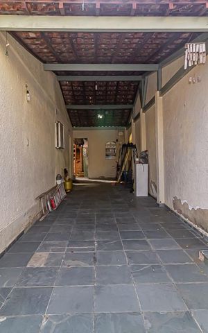 Casa à venda com 90m², 2 quartos e 5 vagas Casa à venda com 90m², 2 quartos e 5 vagasGaragem