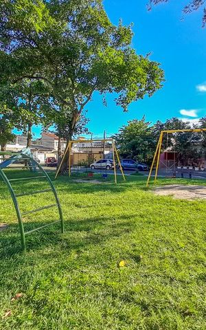 Casa à venda com 90m², 2 quartos e 5 vagas Casa à venda com 90m², 2 quartos e 5 vagasÁrea Comum - Playground