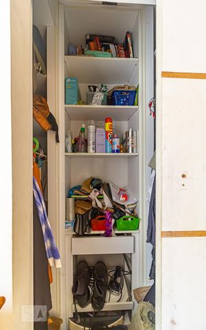 Casa à venda com 90m², 2 quartos e 5 vagas Casa à venda com 90m², 2 quartos e 5 vagasCloset do quarto