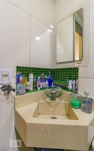 Casa à venda com 90m², 2 quartos e 5 vagas Casa à venda com 90m², 2 quartos e 5 vagasBanheiro