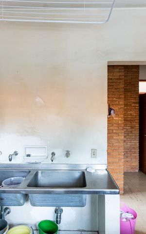Casa à venda com 561m², 5 quartos e 5 vagas Casa à venda com 561m², 5 quartos e 5 vagasÁrea de Serviço