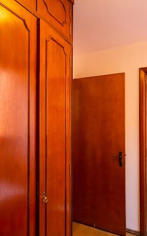 Casa à venda com 561m², 5 quartos e 5 vagas Casa à venda com 561m², 5 quartos e 5 vagasQuarto
