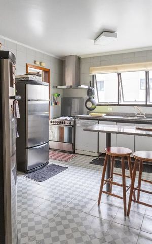 Apartamento à venda com 189m², 4 quartos e 3 vagas Apartamento à venda com 189m², 4 quartos e 3 vagasCozinha