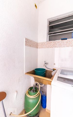 Casa à venda com 230m², 6 quartos e 1 vaga Casa à venda com 230m², 6 quartos e 1 vagaÁrea de Serviço - Casa 1