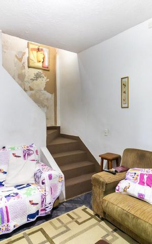 Casa à venda com 230m², 6 quartos e 1 vaga Casa à venda com 230m², 6 quartos e 1 vagaSala - Casa 1