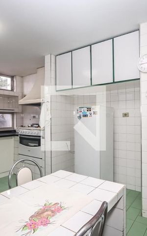 Casa à venda com 150m², 3 quartos e 4 vagas Casa à venda com 150m², 3 quartos e 4 vagasCozinha