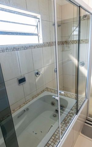 Casa à venda com 220m², 3 quartos e 4 vagasQuarto 3 - Suíte/ Banheiro