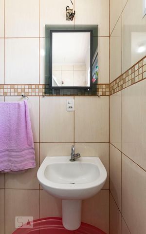 Casa à venda com 220m², 3 quartos e 4 vagasBanheiro social