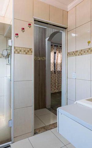 Casa à venda com 220m², 3 quartos e 4 vagasQuarto 3 - Suíte/ Banheiro