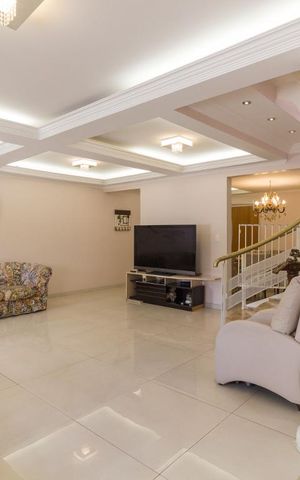 Casa à venda com 700m², 6 quartos e 8 vagas Casa à venda com 700m², 6 quartos e 8 vagasSala de TV