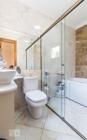 Casa à venda com 700m², 6 quartos e 8 vagas Casa à venda com 700m², 6 quartos e 8 vagasBanheiro da Suíte 2