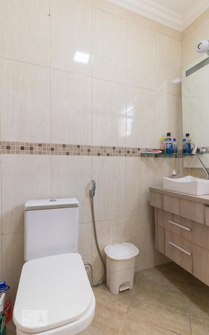 Casa à venda com 700m², 6 quartos e 8 vagas Casa à venda com 700m², 6 quartos e 8 vagasBanheiro da Suíte 1