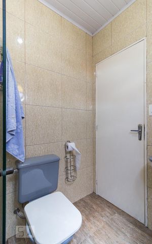 Casa à venda com 700m², 6 quartos e 8 vagas Casa à venda com 700m², 6 quartos e 8 vagasBanheiro 2