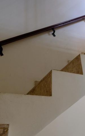 Casa à venda com 382m², 5 quartos e 1 vagaEscada para terraço