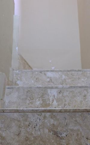 Casa à venda com 382m², 5 quartos e 1 vagaEscada para segundo andar