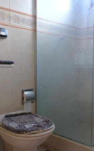 Casa à venda com 382m², 5 quartos e 1 vagaBanheiro da suíte 2