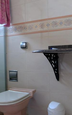 Casa à venda com 382m², 5 quartos e 1 vagaBanheiro da suíte 1