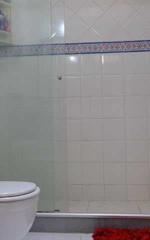 Casa à venda com 382m², 5 quartos e 1 vagaBanheiro da suíte 4