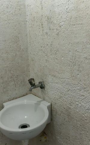 Casa para alugar com 38m², 1 quarto e sem vaga Casa para alugar com 38m², 1 quarto e sem vagaBanheiro