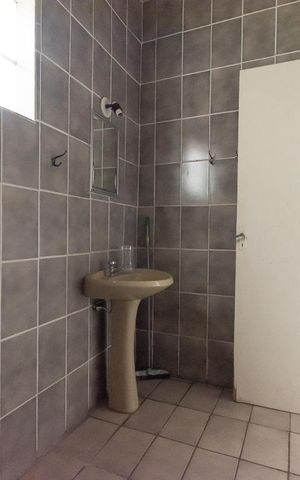 Casa à venda com 100m², 1 quarto e 1 vaga Casa à venda com 100m², 1 quarto e 1 vagaBanheiro