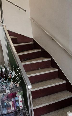 Casa à venda com 121m², 3 quartos e 2 vagasEscada piso superior
