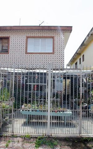 Casa à venda com 121m², 3 quartos e 2 vagasFachada
