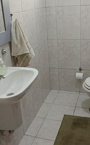 Casa à venda com 121m², 3 quartos e 2 vagasBanheiro