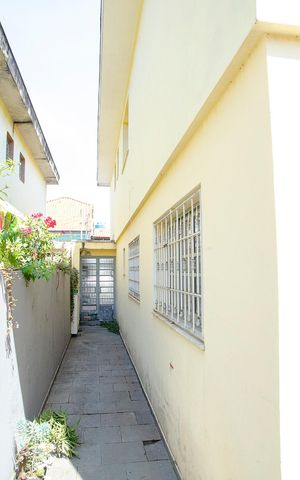 Casa à venda com 121m², 3 quartos e 2 vagasCorredor lateral
