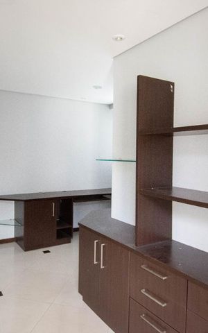 Casa à venda com 800m², 4 quartos e 6 vagas Casa à venda com 800m², 4 quartos e 6 vagasEscritório