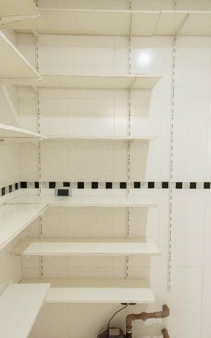 Casa à venda com 800m², 4 quartos e 6 vagas Casa à venda com 800m², 4 quartos e 6 vagasDespensa