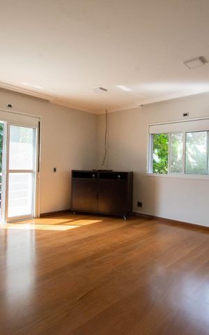 Casa à venda com 800m², 4 quartos e 6 vagas Casa à venda com 800m², 4 quartos e 6 vagasSuíte 1
