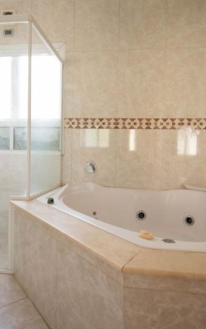 Casa à venda com 800m², 4 quartos e 6 vagas Casa à venda com 800m², 4 quartos e 6 vagasBanheiro da Suíte 1
