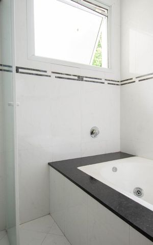 Casa à venda com 800m², 4 quartos e 6 vagas Casa à venda com 800m², 4 quartos e 6 vagasBanheiro da Suíte 2