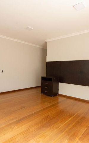 Casa à venda com 800m², 4 quartos e 6 vagas Casa à venda com 800m², 4 quartos e 6 vagasSuíte 1