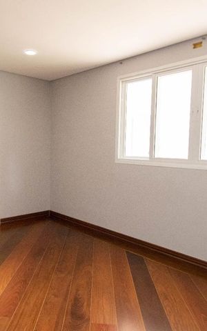 Casa à venda com 800m², 4 quartos e 6 vagas Casa à venda com 800m², 4 quartos e 6 vagasSala de TV