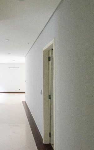 Casa à venda com 800m², 4 quartos e 6 vagas Casa à venda com 800m², 4 quartos e 6 vagasCorredor