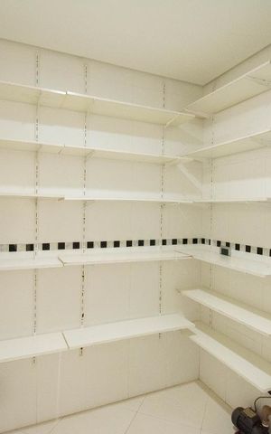 Casa à venda com 800m², 4 quartos e 6 vagas Casa à venda com 800m², 4 quartos e 6 vagasDespensa